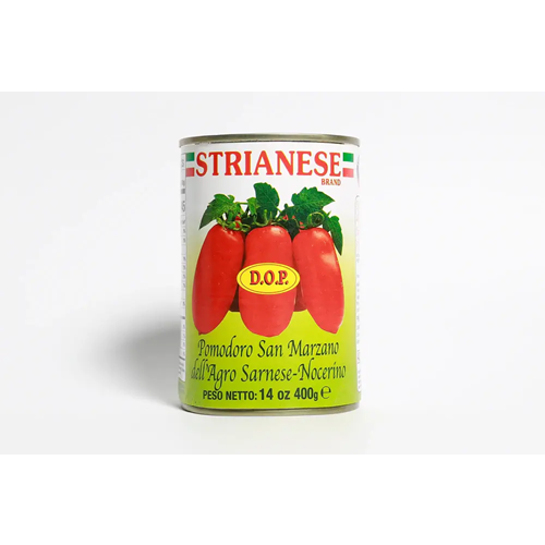 Can of Strianese pomodoro on a white background